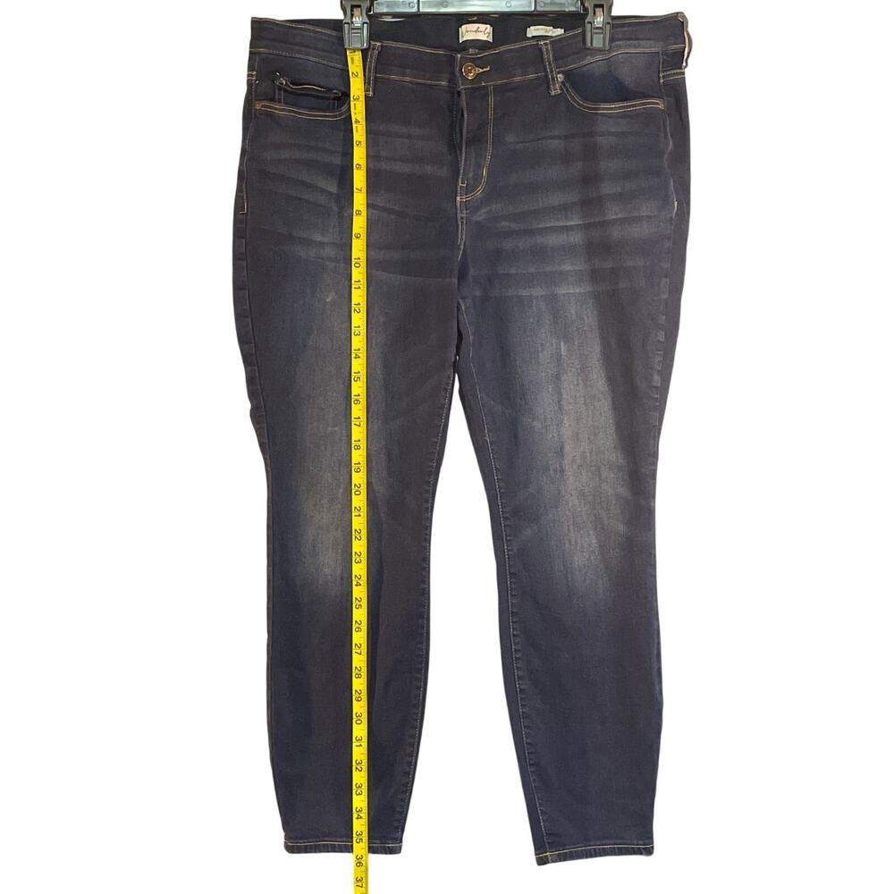 Wonderly brand women’s jeans. Size 16W. Mid rise skinny series